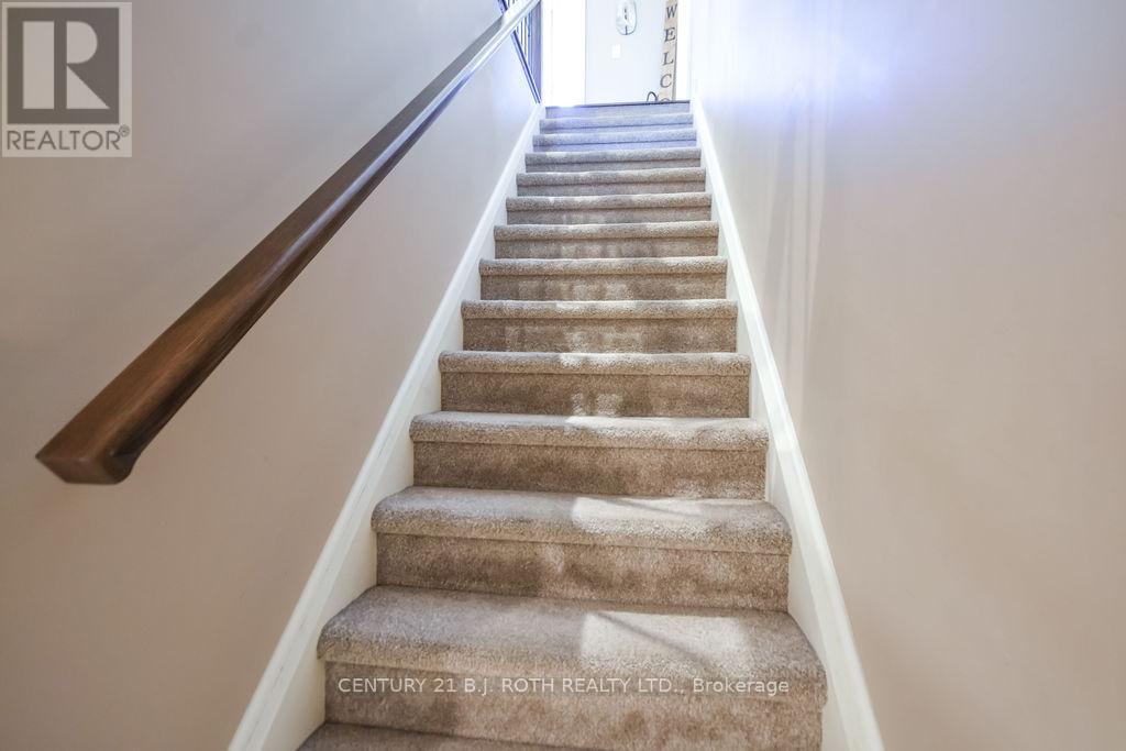 2 Roy Hickling Drive, Springwater, ON