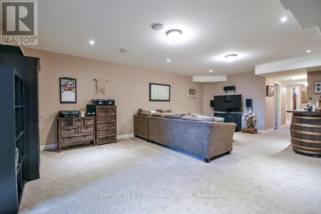2 Roy Hickling Drive, Springwater, ON