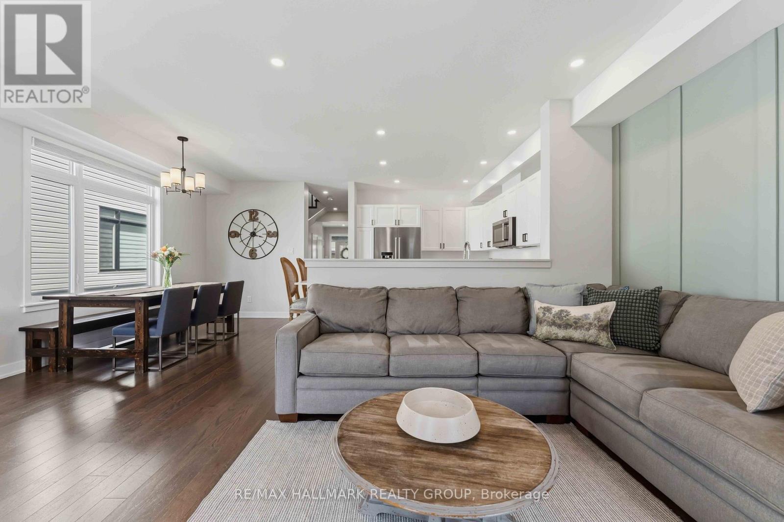 369 Broadridge Crescent, Ottawa, ON