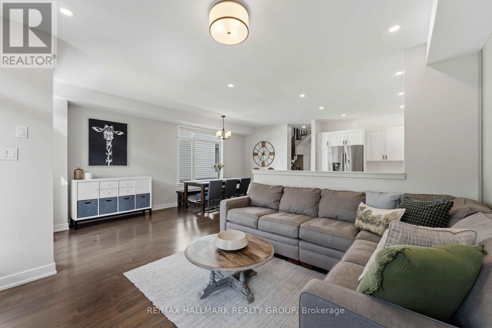 369 Broadridge Crescent, Ottawa, ON
