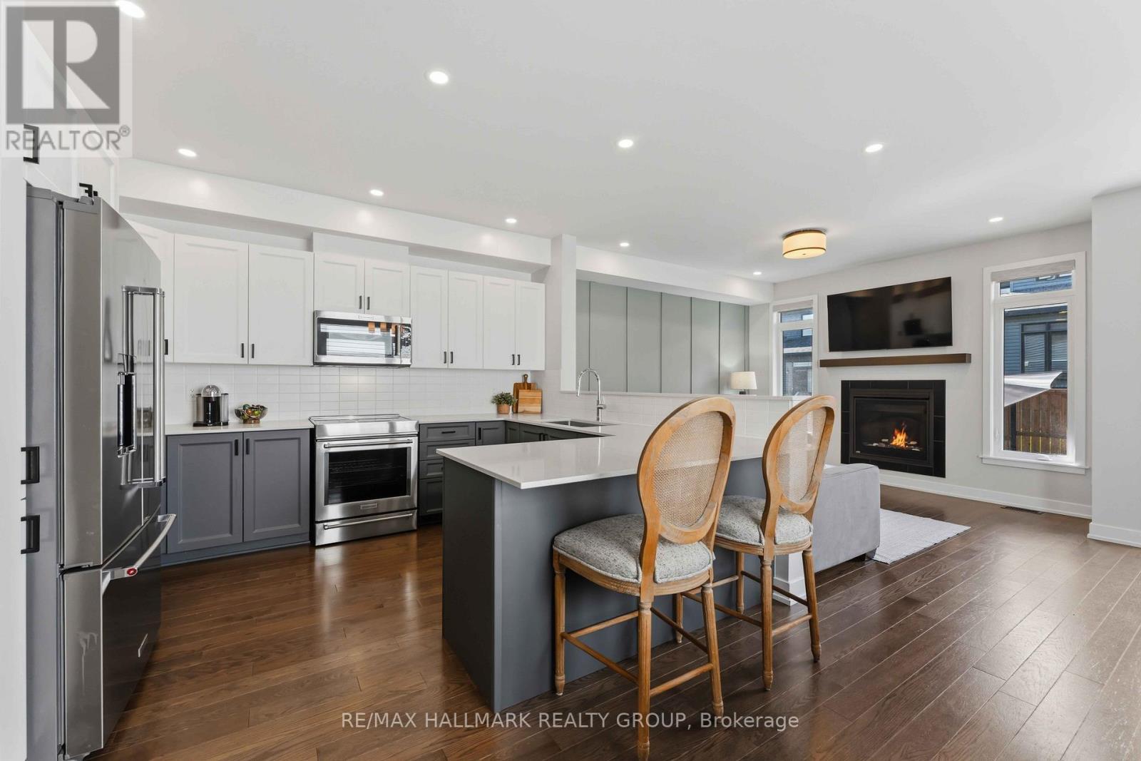 369 Broadridge Crescent, Ottawa, ON