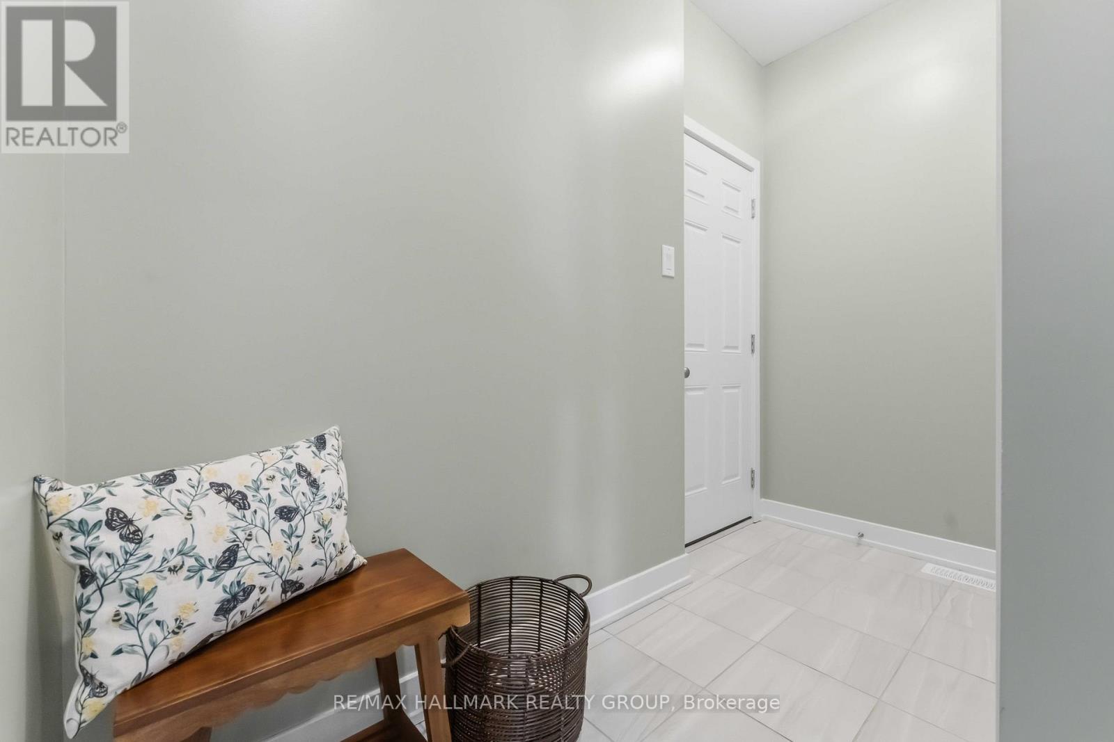369 Broadridge Crescent, Ottawa, ON