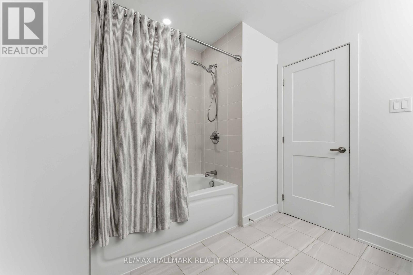 369 Broadridge Crescent, Ottawa, ON