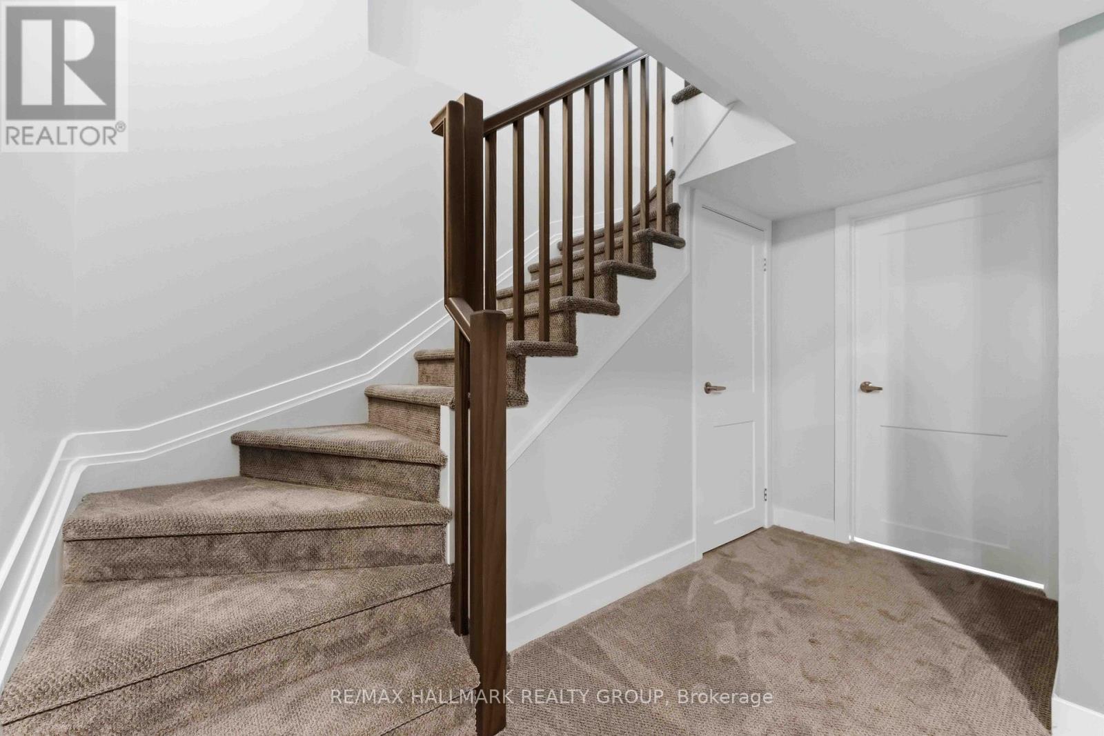 369 Broadridge Crescent, Ottawa, ON