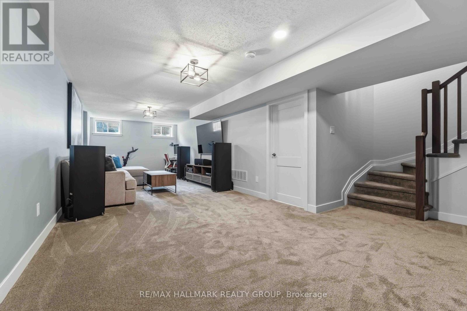 369 Broadridge Crescent, Ottawa, ON