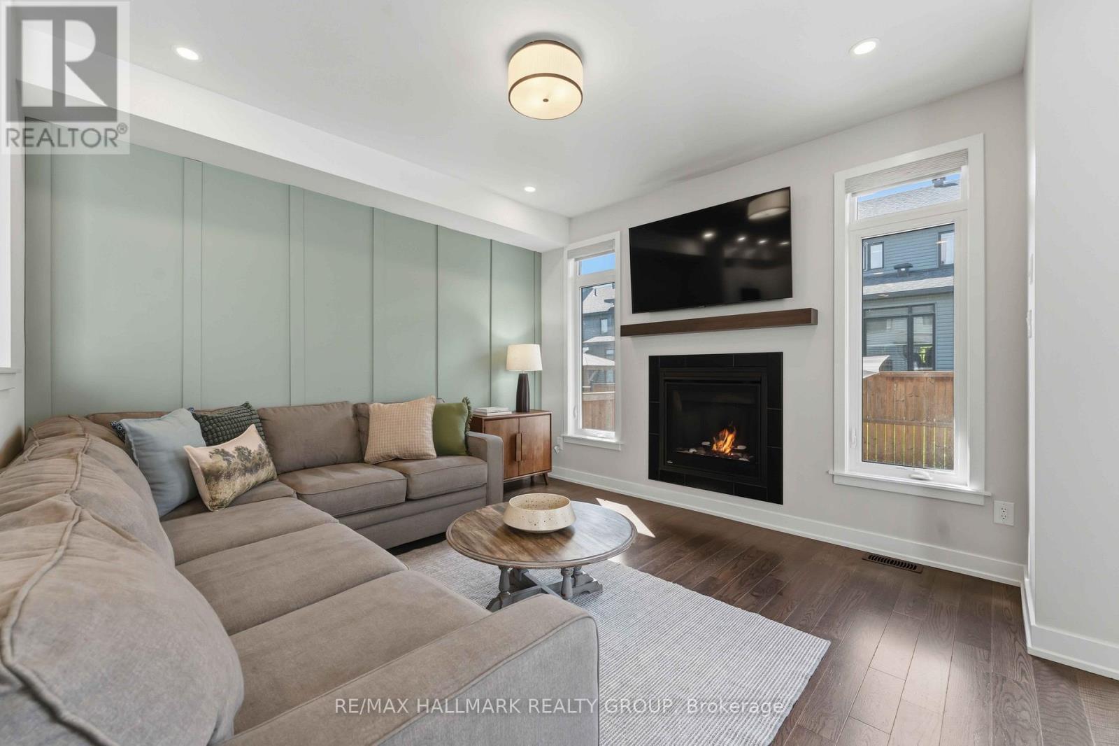 369 Broadridge Crescent, Ottawa, ON