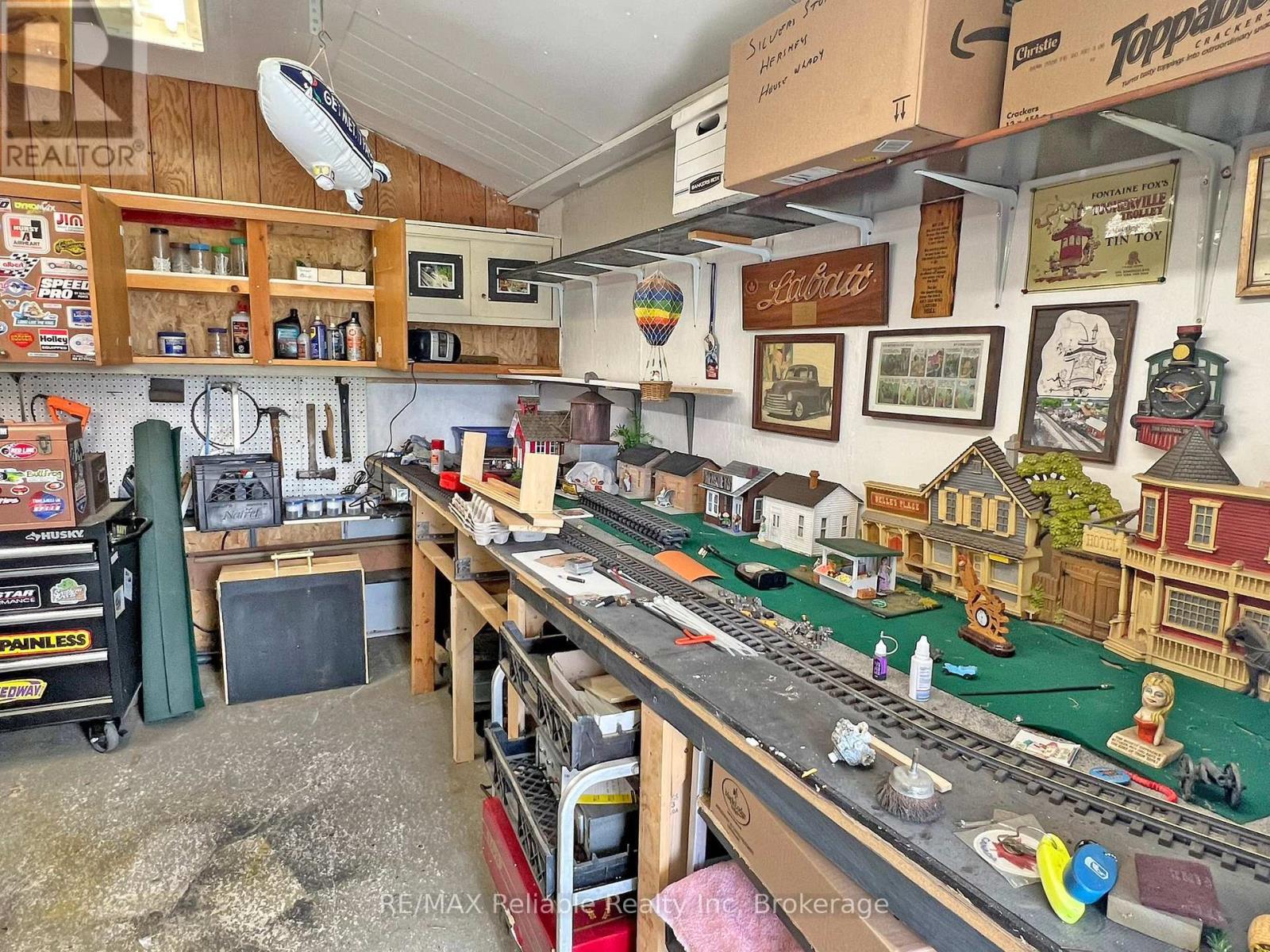 Workshop with shelving - 144 Sandbagger Crescent, Central Huron (Clinton), ON