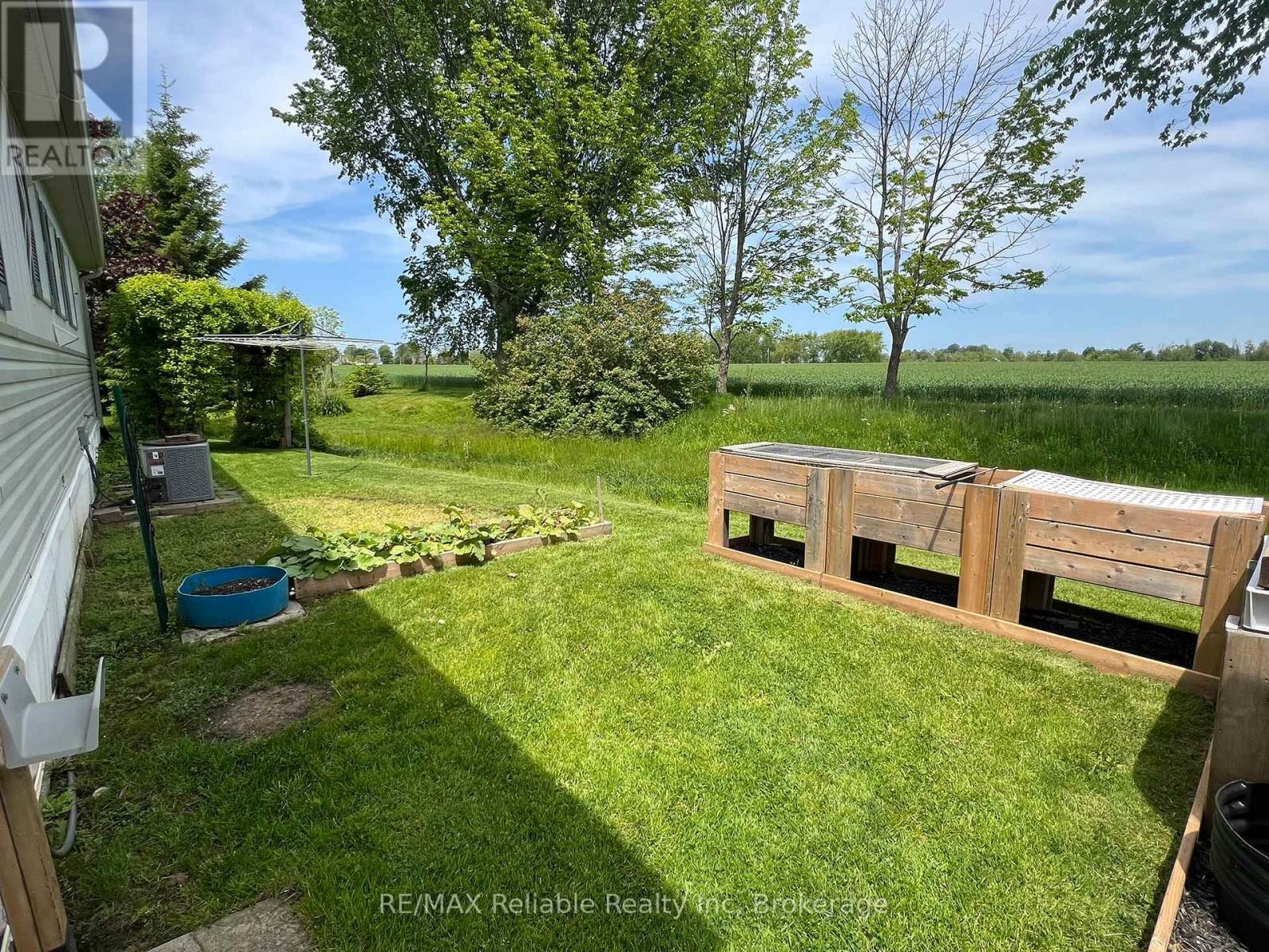 Raised garden boxes - 144 Sandbagger Crescent, Central Huron (Clinton), ON