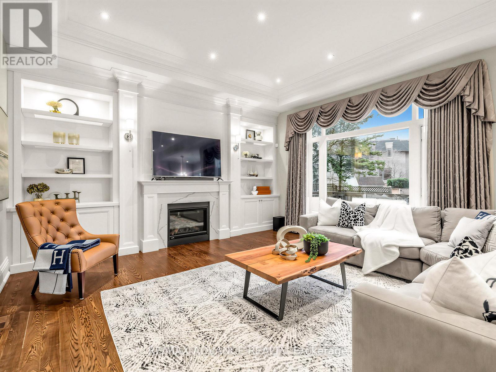 5 Lloydminster Crescent, Toronto, ON