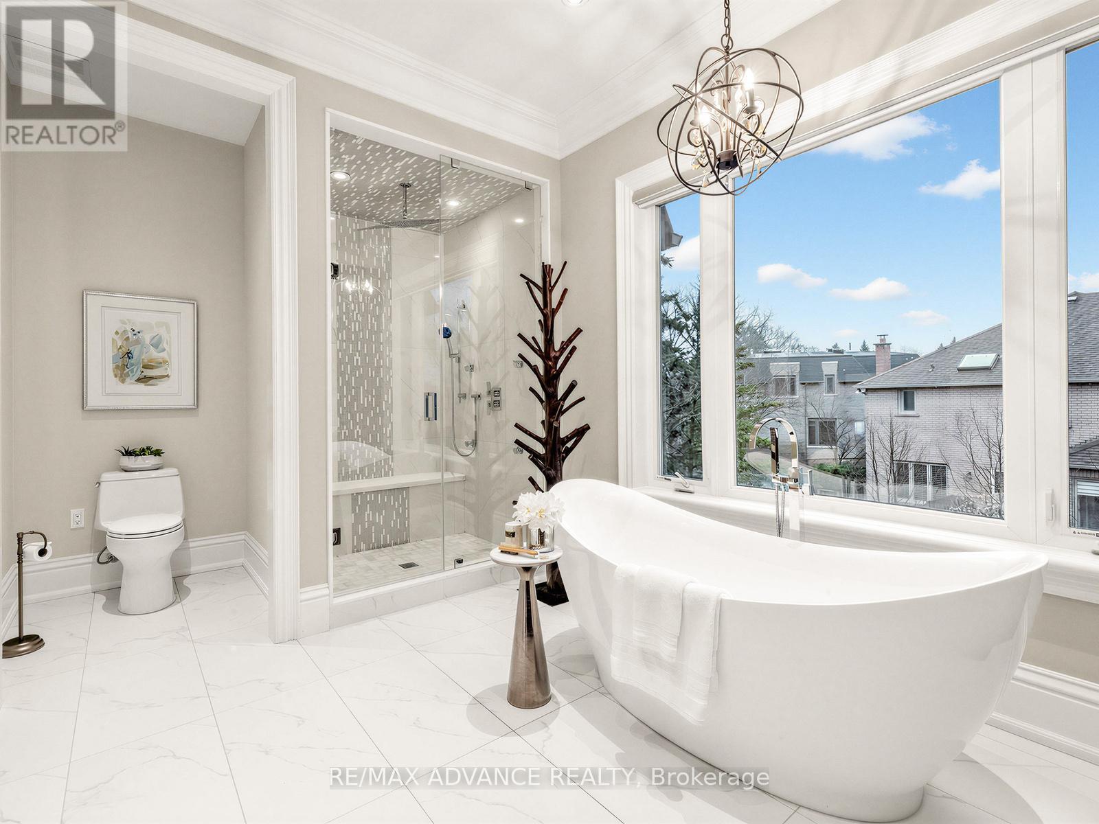 Primary Ensuite - 5 Lloydminster Crescent, Toronto, ON
