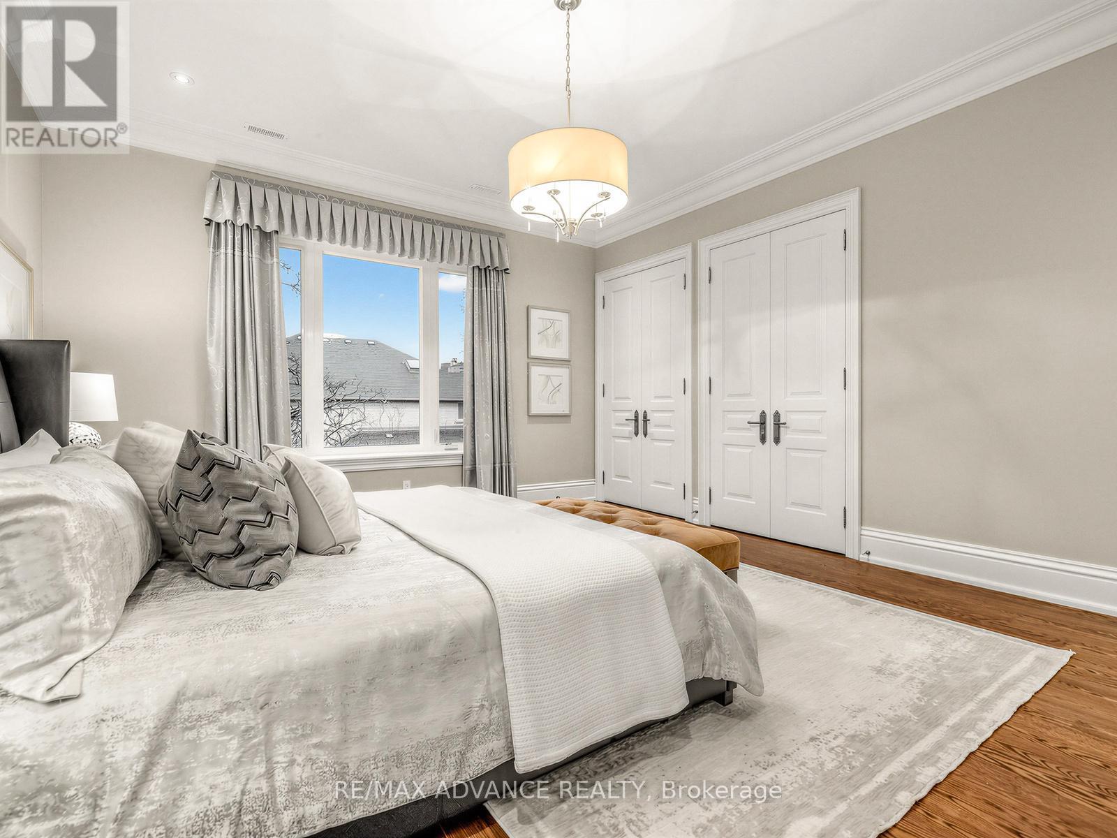 5 Lloydminster Crescent, Toronto, ON