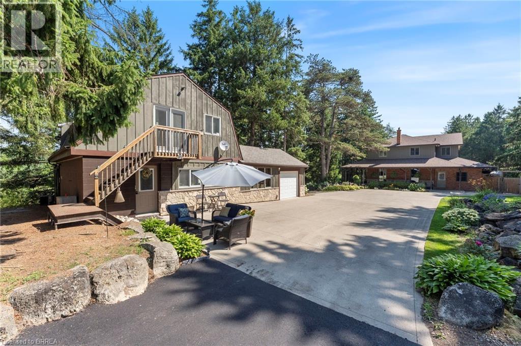 Second Residence with Garage - 182 Governors Road E, Paris, ON