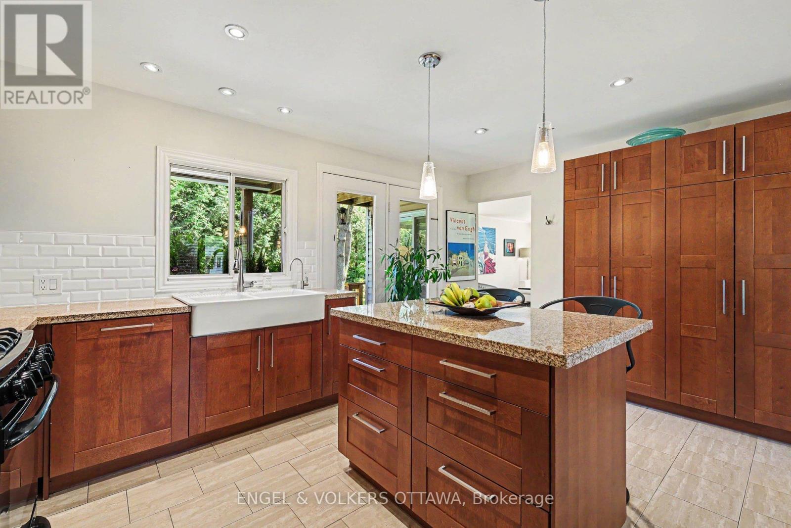 176 Sanford Avenue, Ottawa, ON