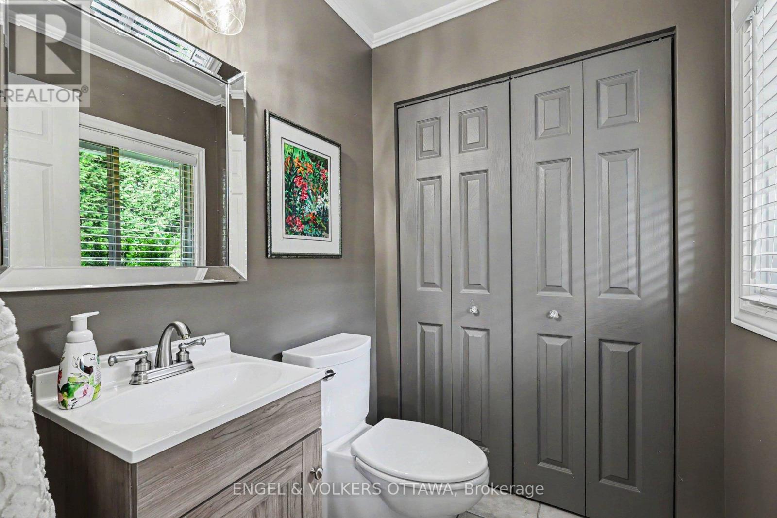 176 Sanford Avenue, Ottawa, ON