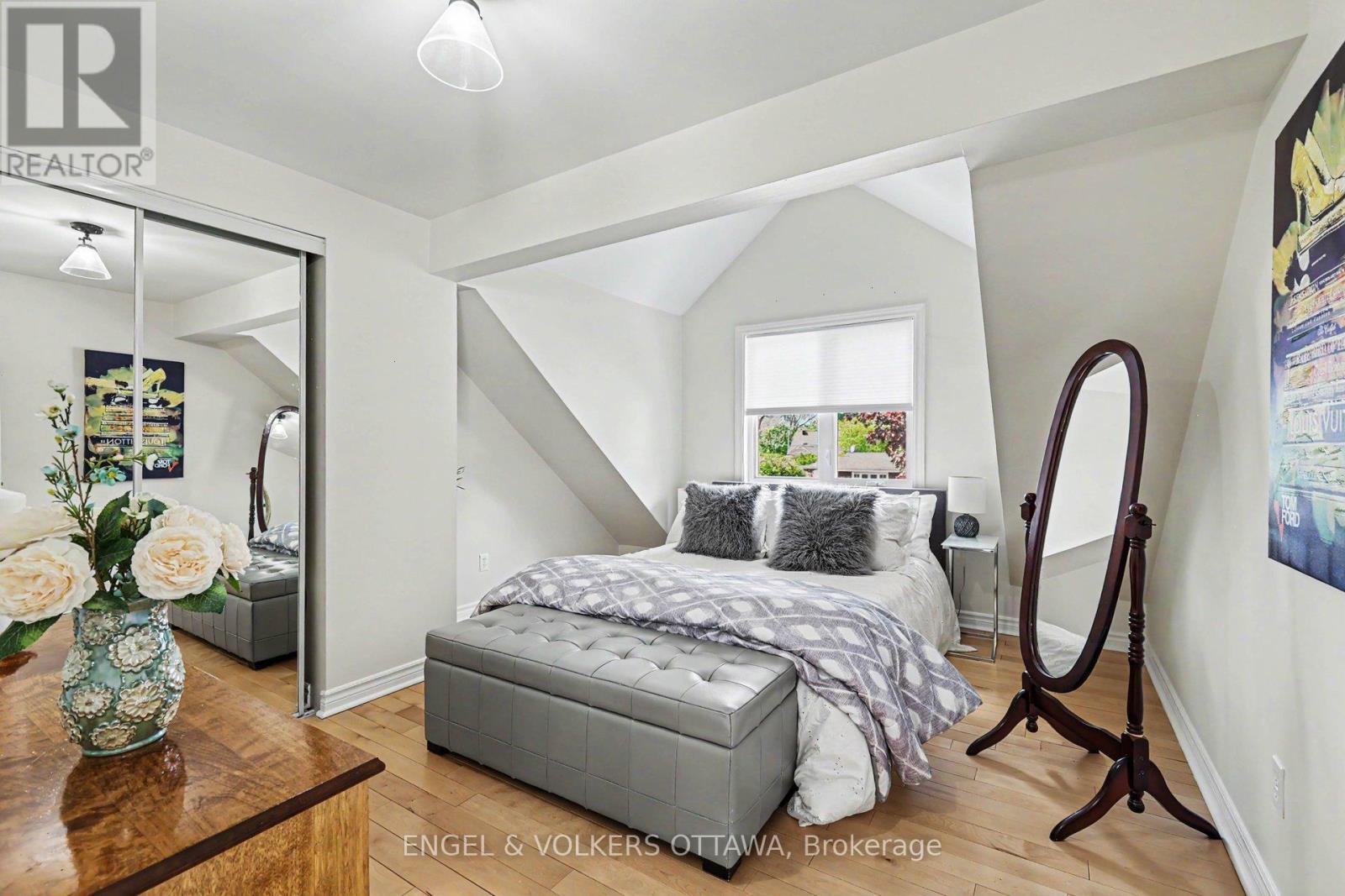 176 Sanford Avenue, Ottawa, ON