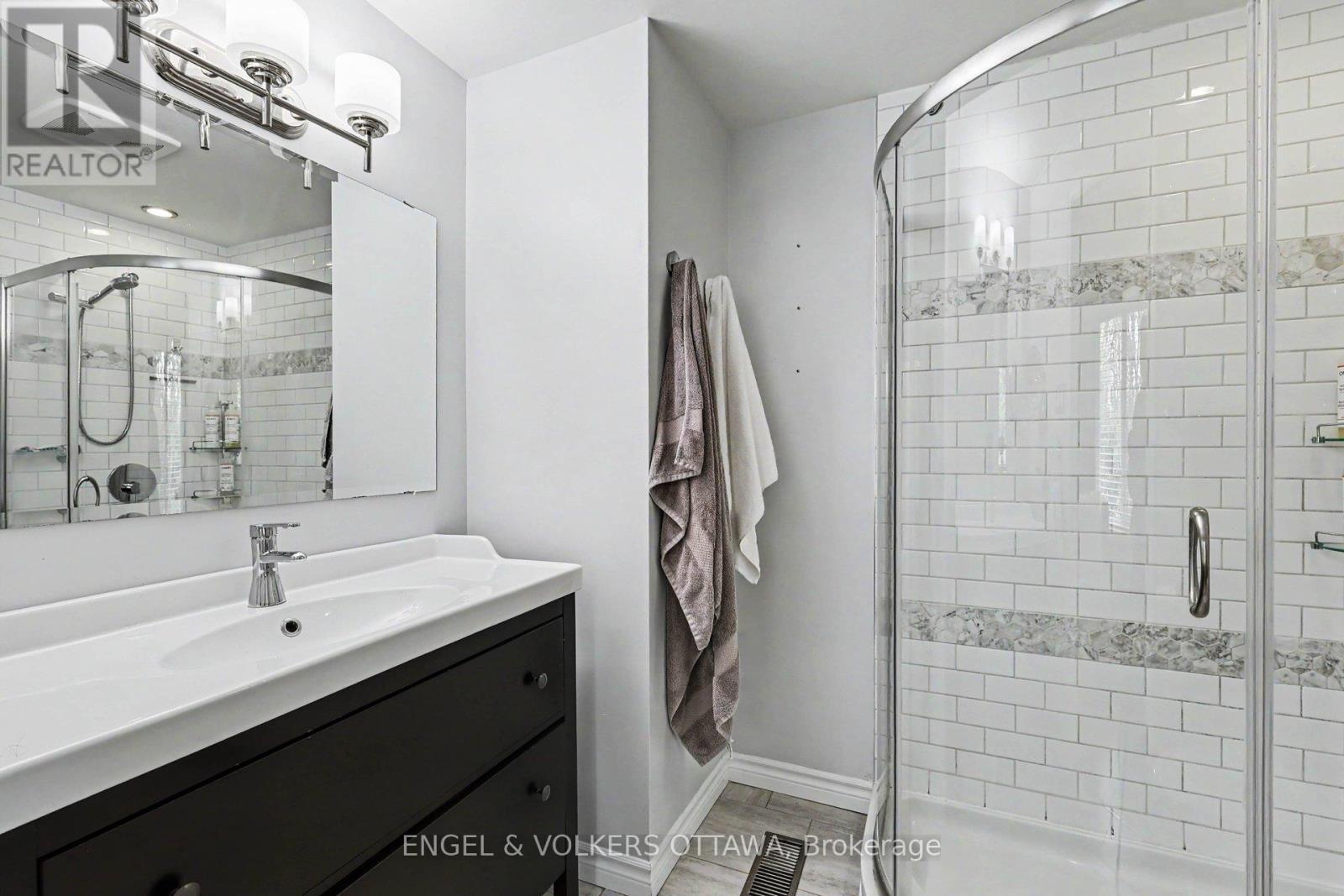 176 Sanford Avenue, Ottawa, ON