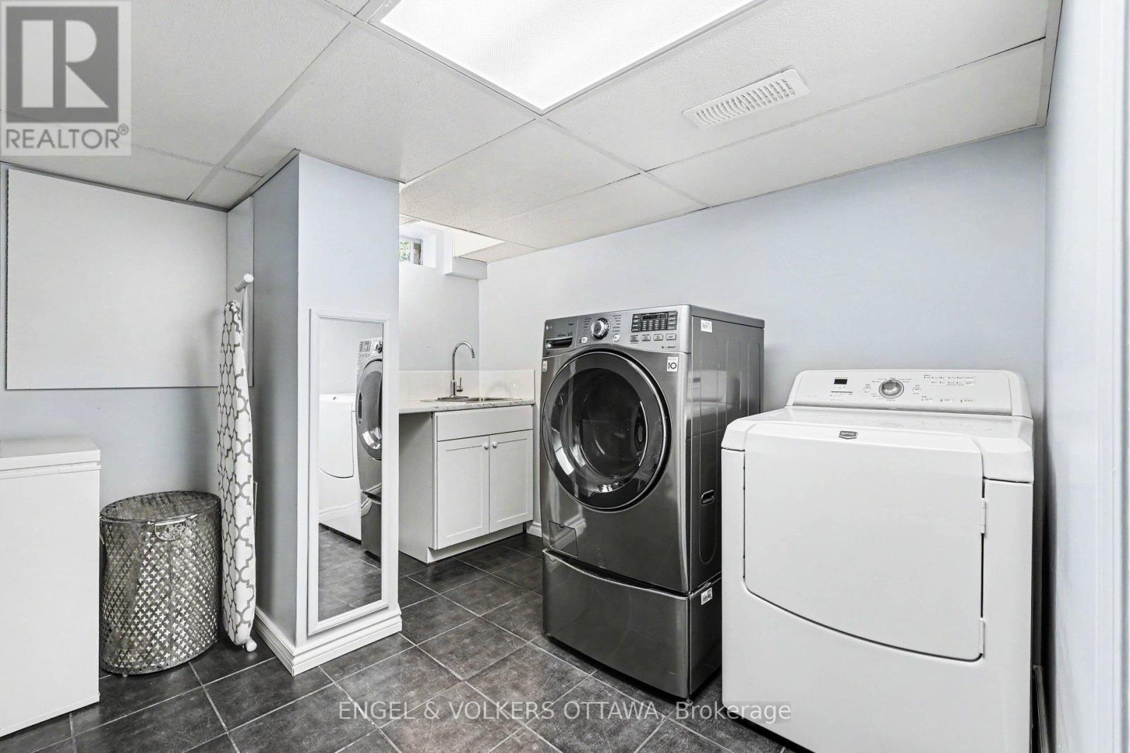 176 Sanford Avenue, Ottawa, ON