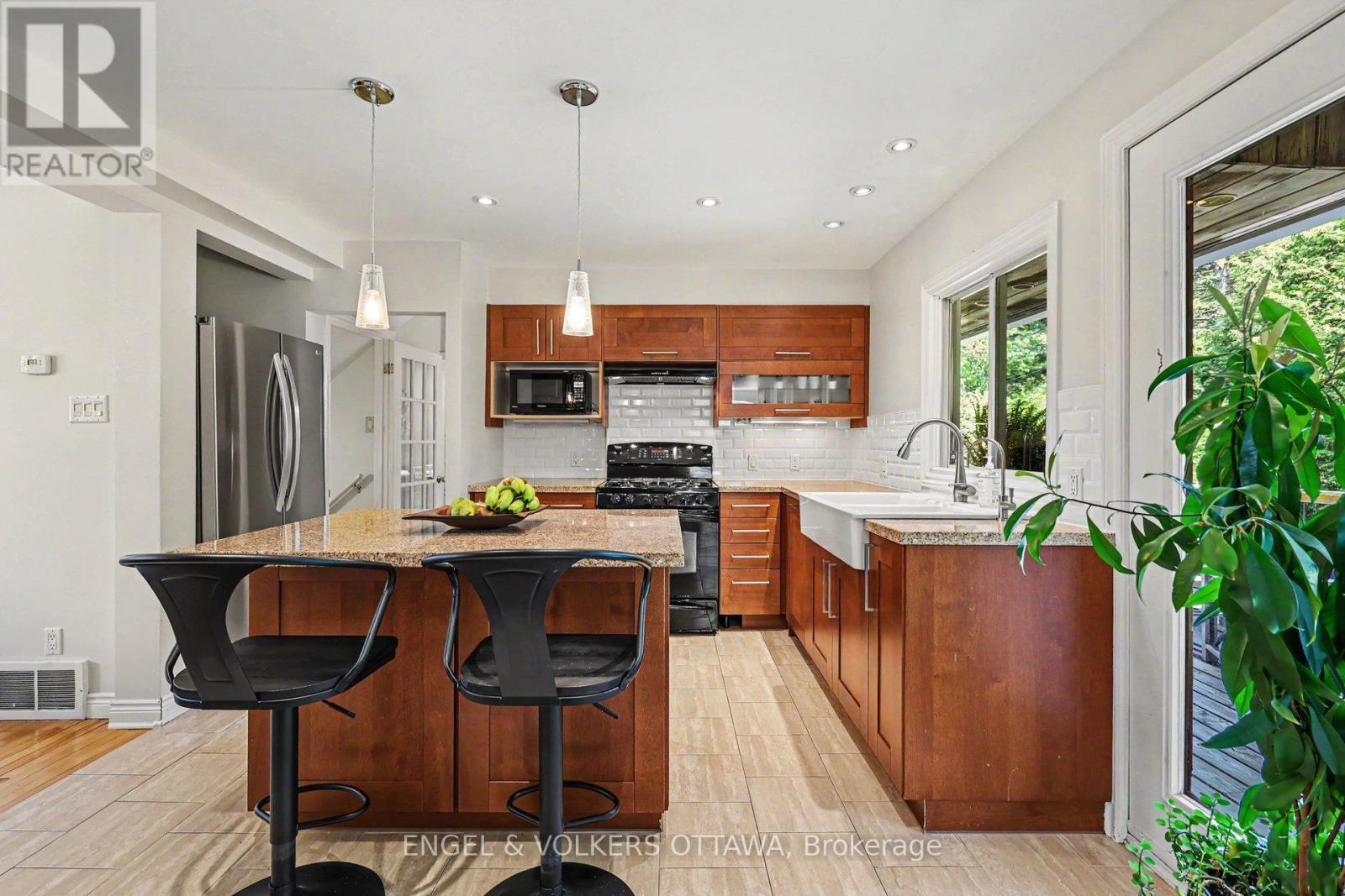 176 Sanford Avenue, Ottawa, ON