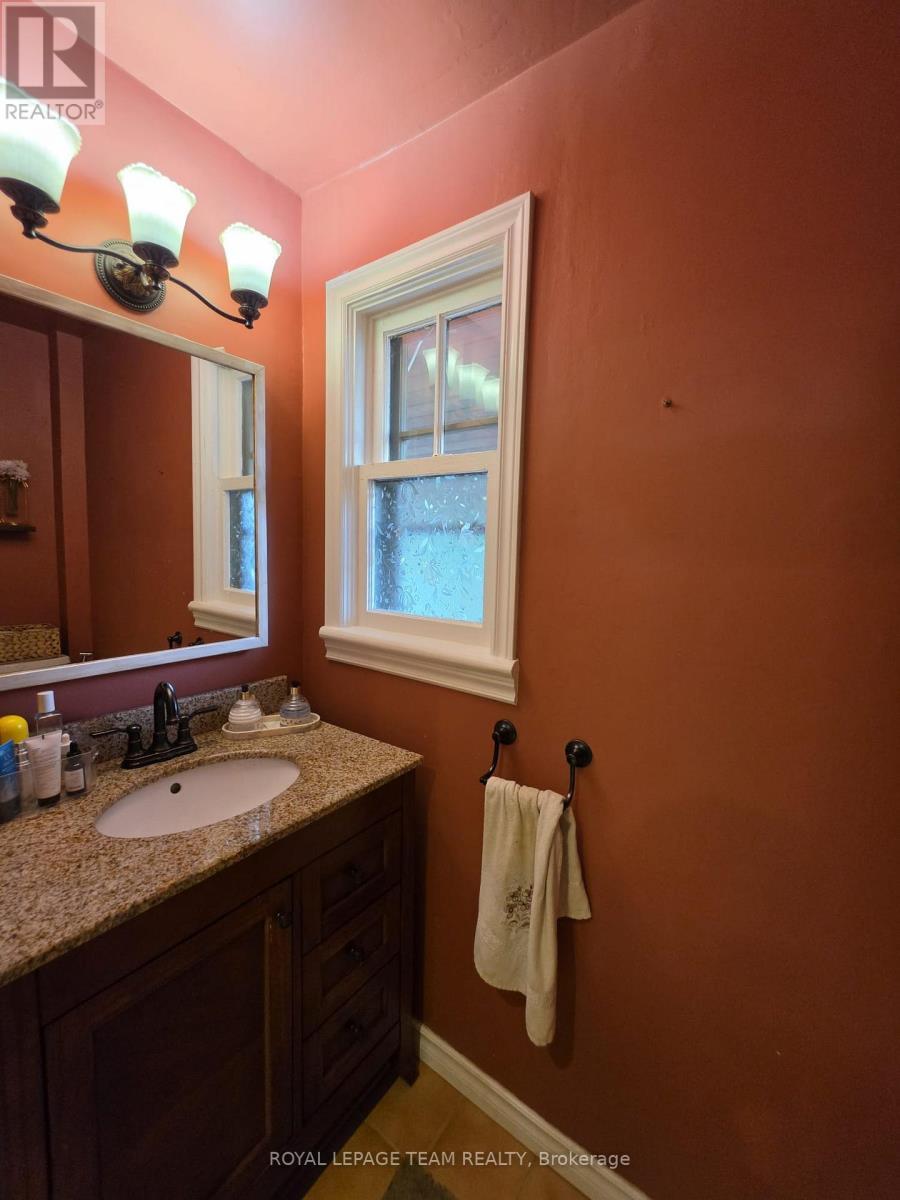 1247 Summerville Avenue, Ottawa, ON