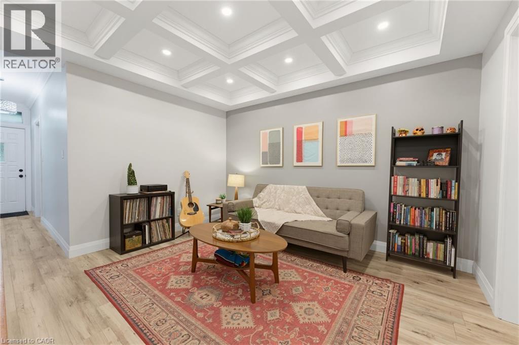 349 John Street N, Hamilton, ON - Indoor Photo Showing Living Room