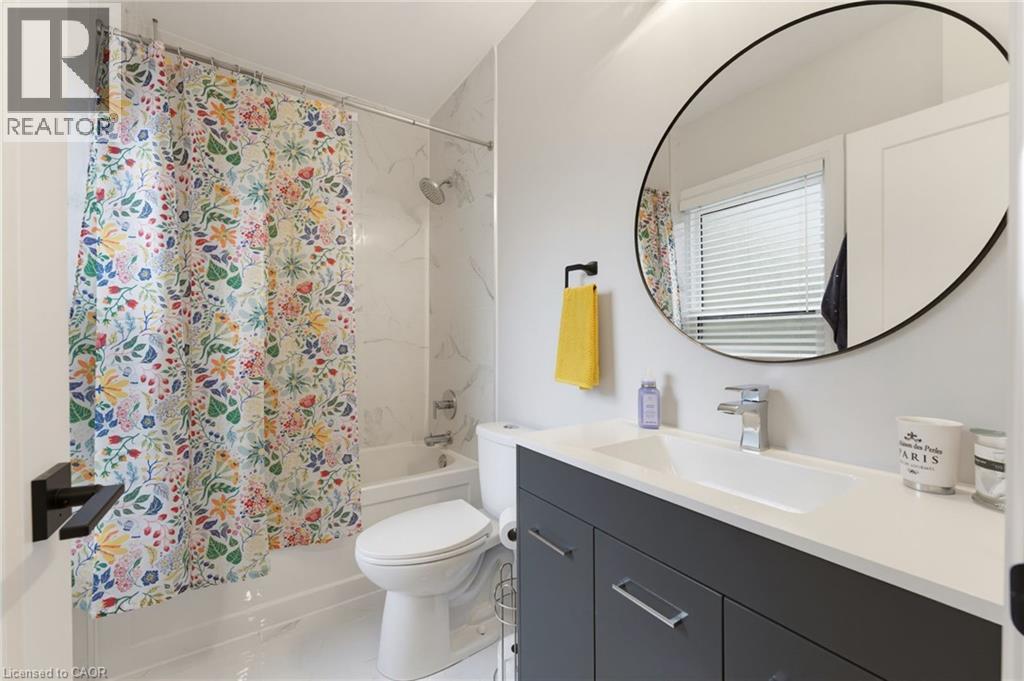 349 John Street N, Hamilton, ON - Indoor Photo Showing Bathroom
