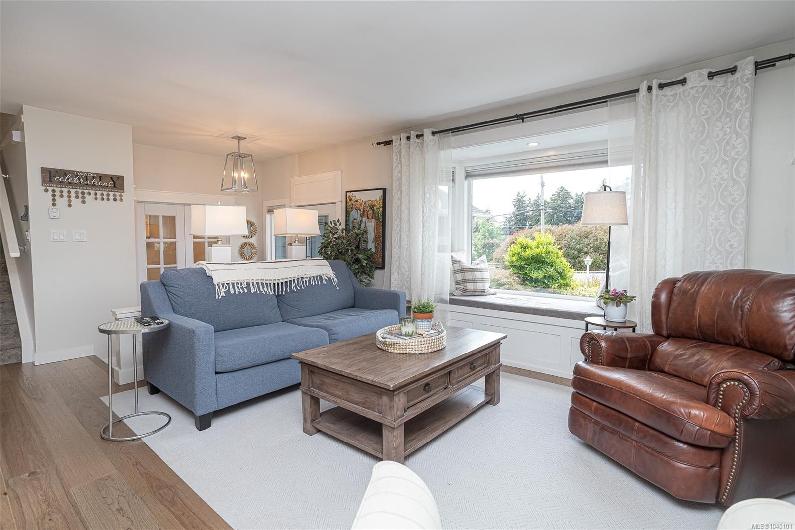 7859 Simpson Rd, Central Saanich, BC