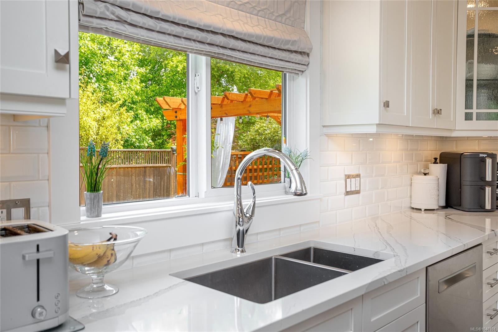 7859 Simpson Rd, Central Saanich, BC