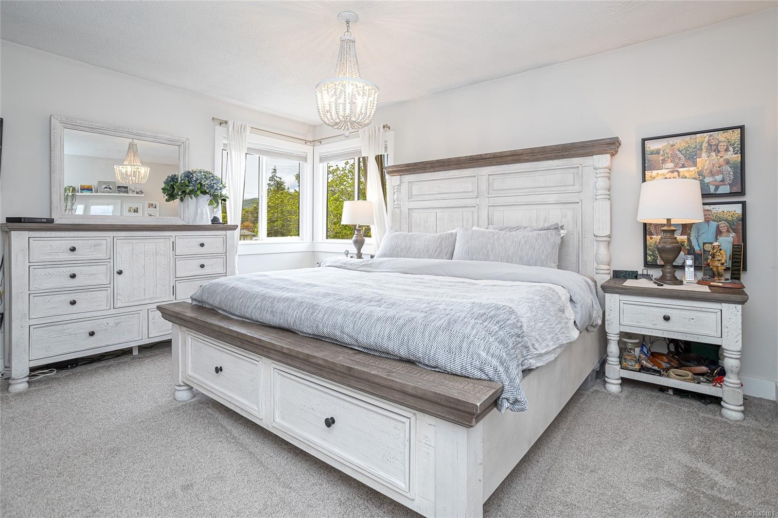 7859 Simpson Rd, Central Saanich, BC