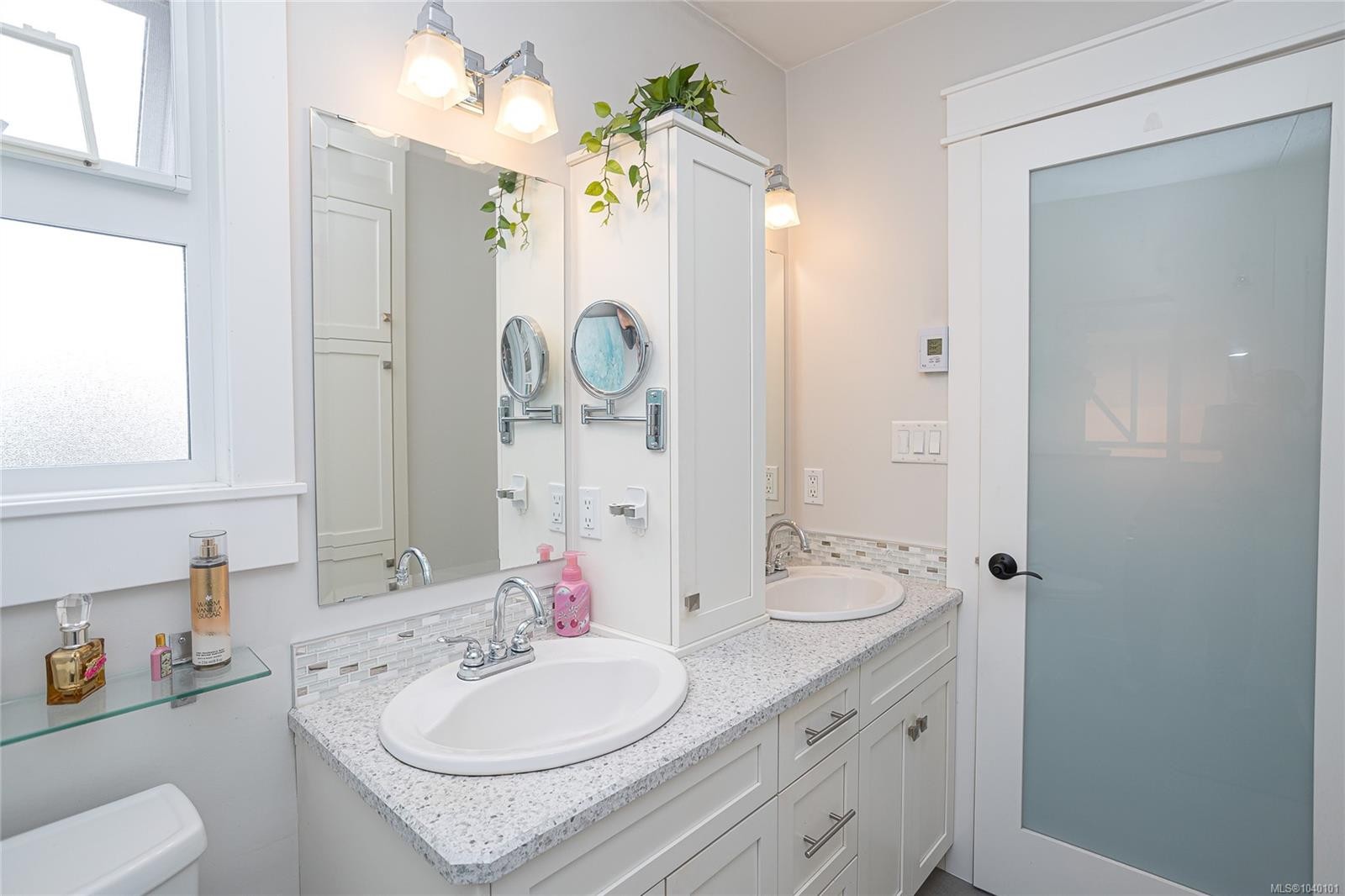 7859 Simpson Rd, Central Saanich, BC