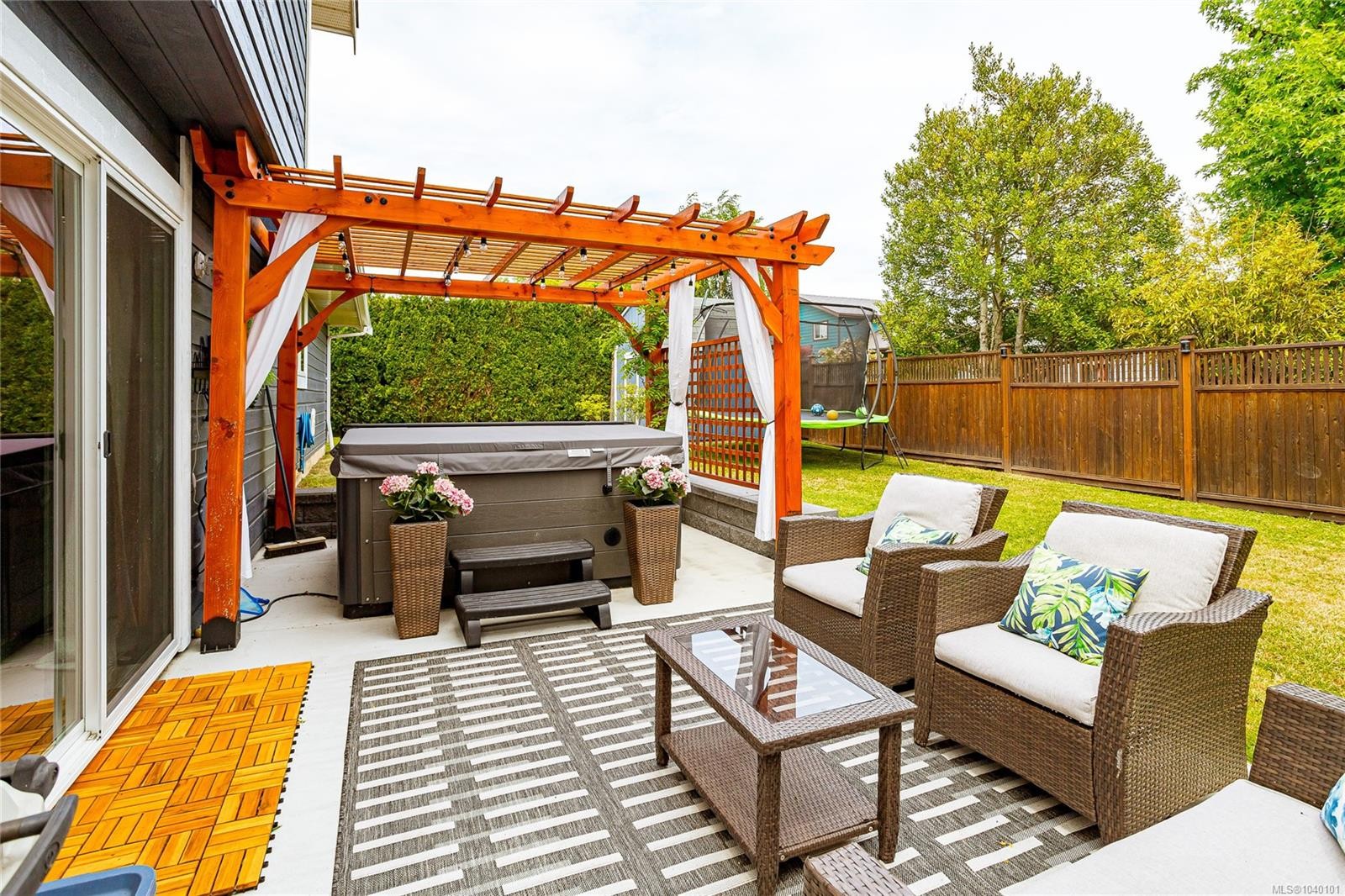 7859 Simpson Rd, Central Saanich, BC