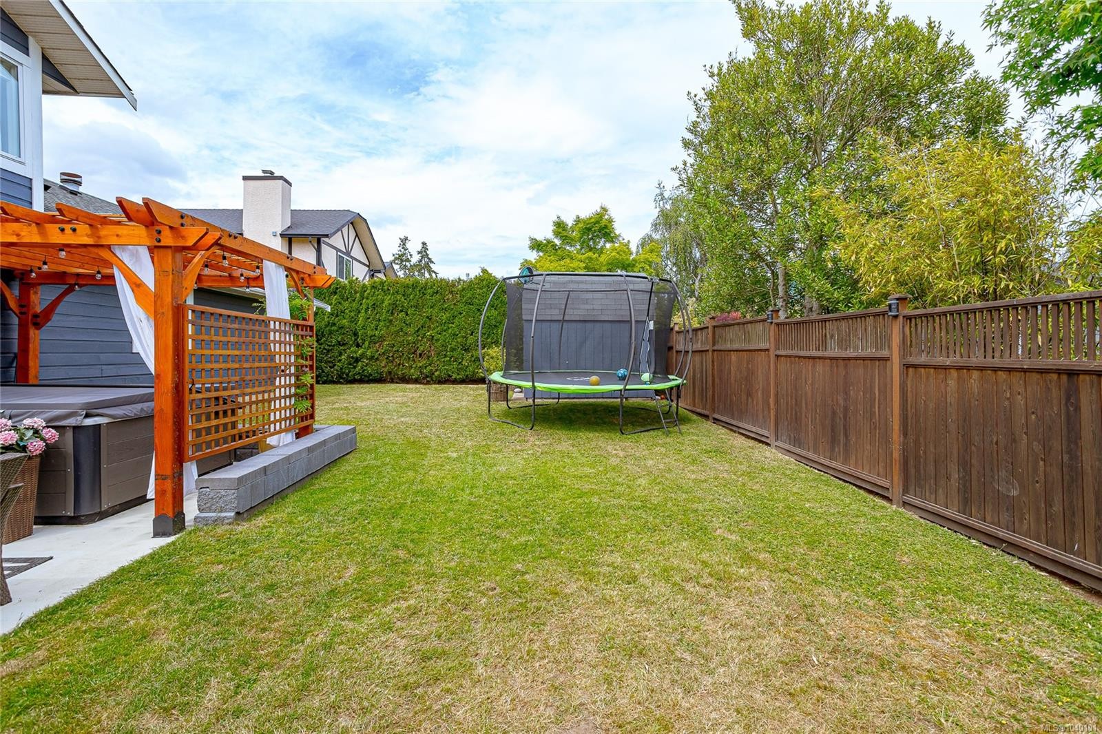 7859 Simpson Rd, Central Saanich, BC