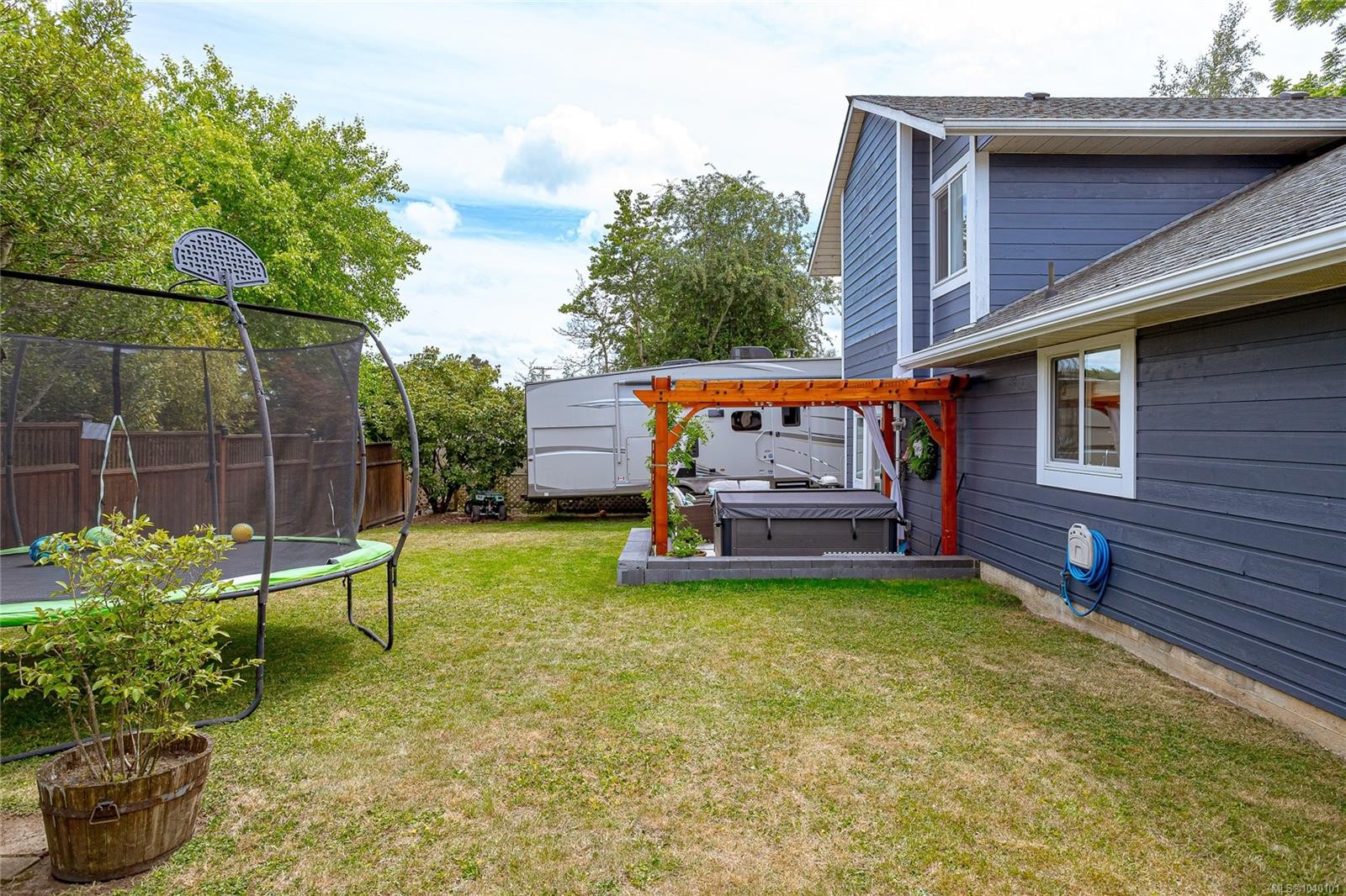 7859 Simpson Rd, Central Saanich, BC