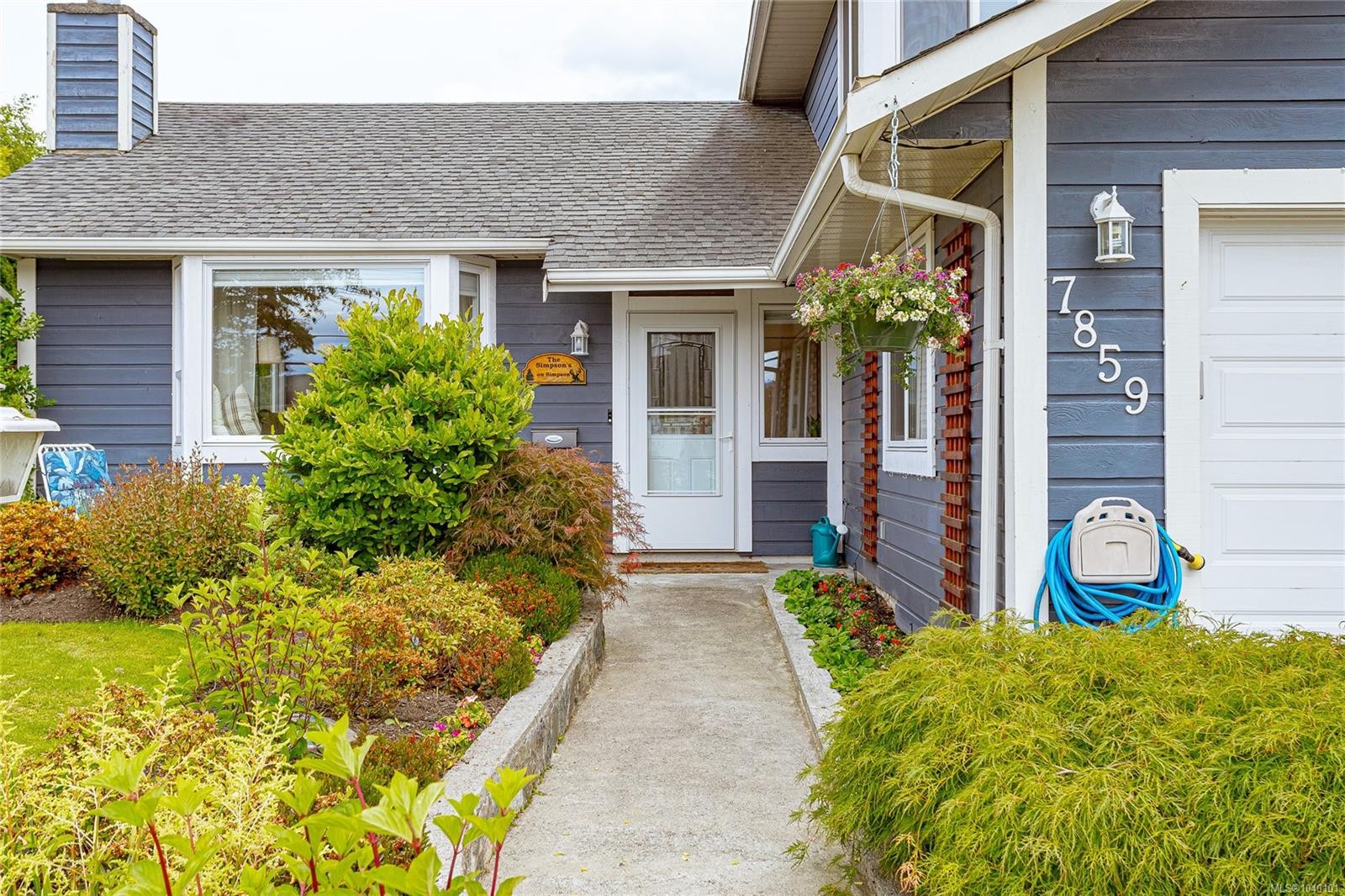 7859 Simpson Rd, Central Saanich, BC