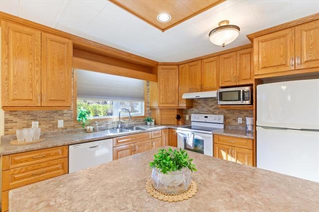 39 St Viateur Ave, Otterburne, MB