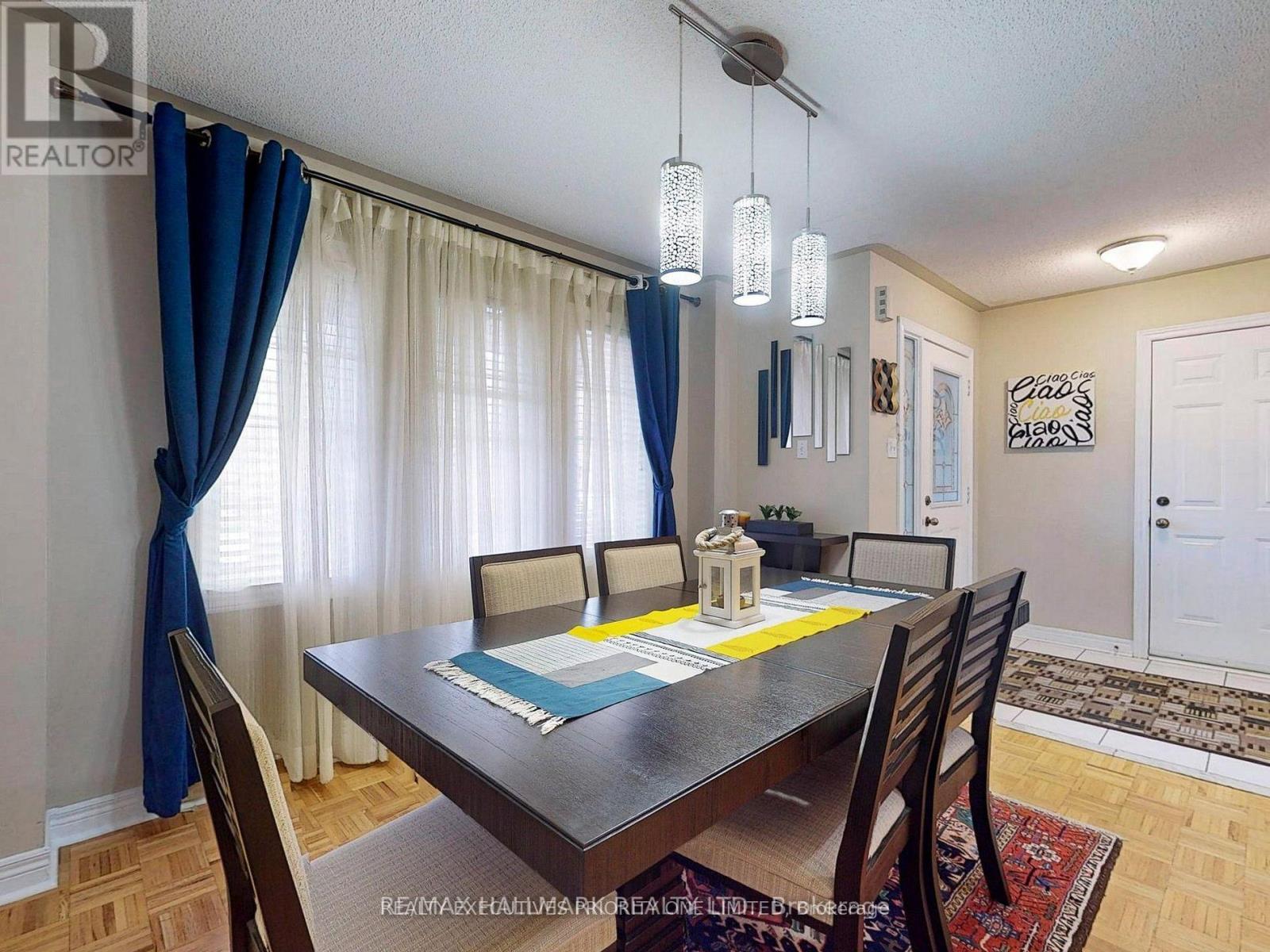 19 Rusty Trail, Vaughan, ON - Indoor Photo Showing Dining Room