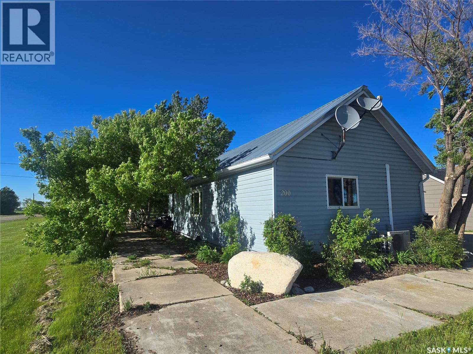 200 Railway Avenue, Forget, SK