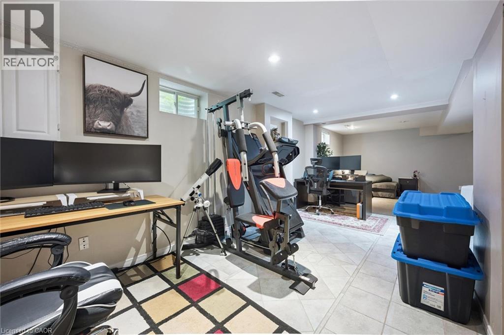 817 Acadia Drive, Hamilton, ON - Indoor Photo Showing Gym Room