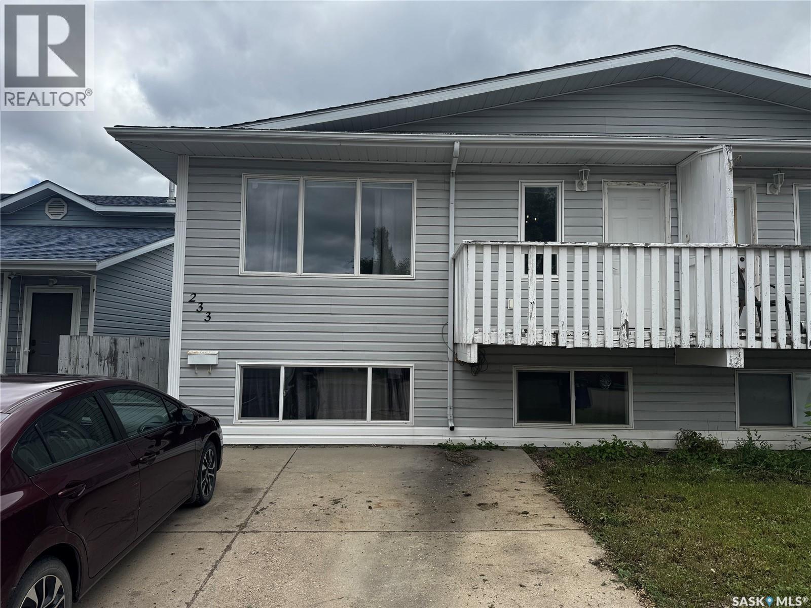233 Lochrie Crescent, Saskatoon, SK
