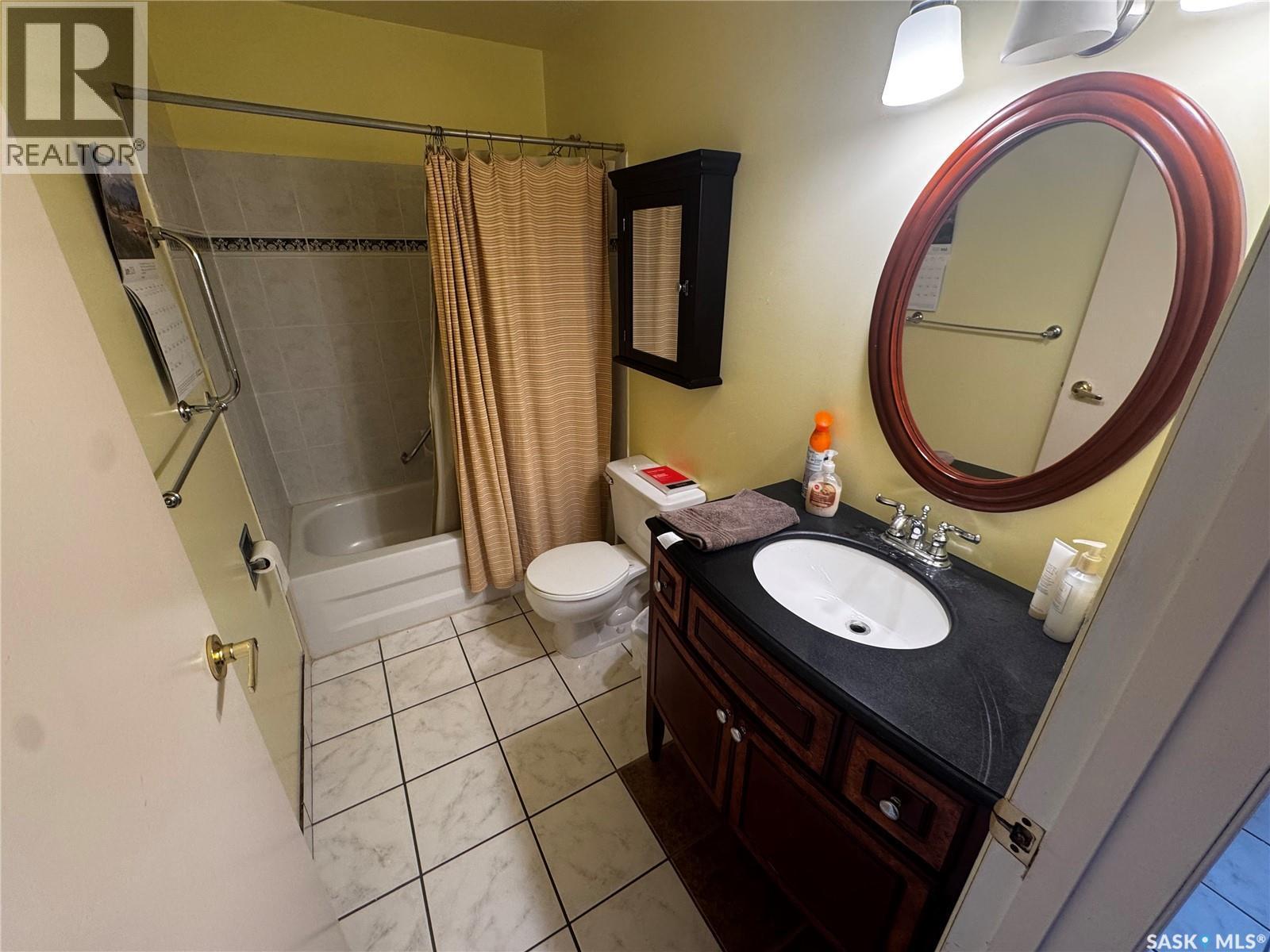 233 Lochrie Crescent, Saskatoon, SK