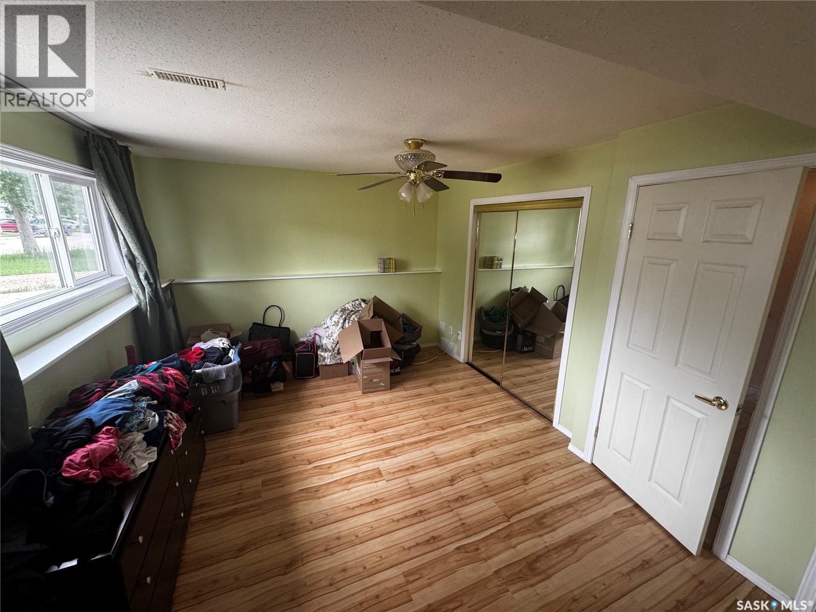 233 Lochrie Crescent, Saskatoon, SK