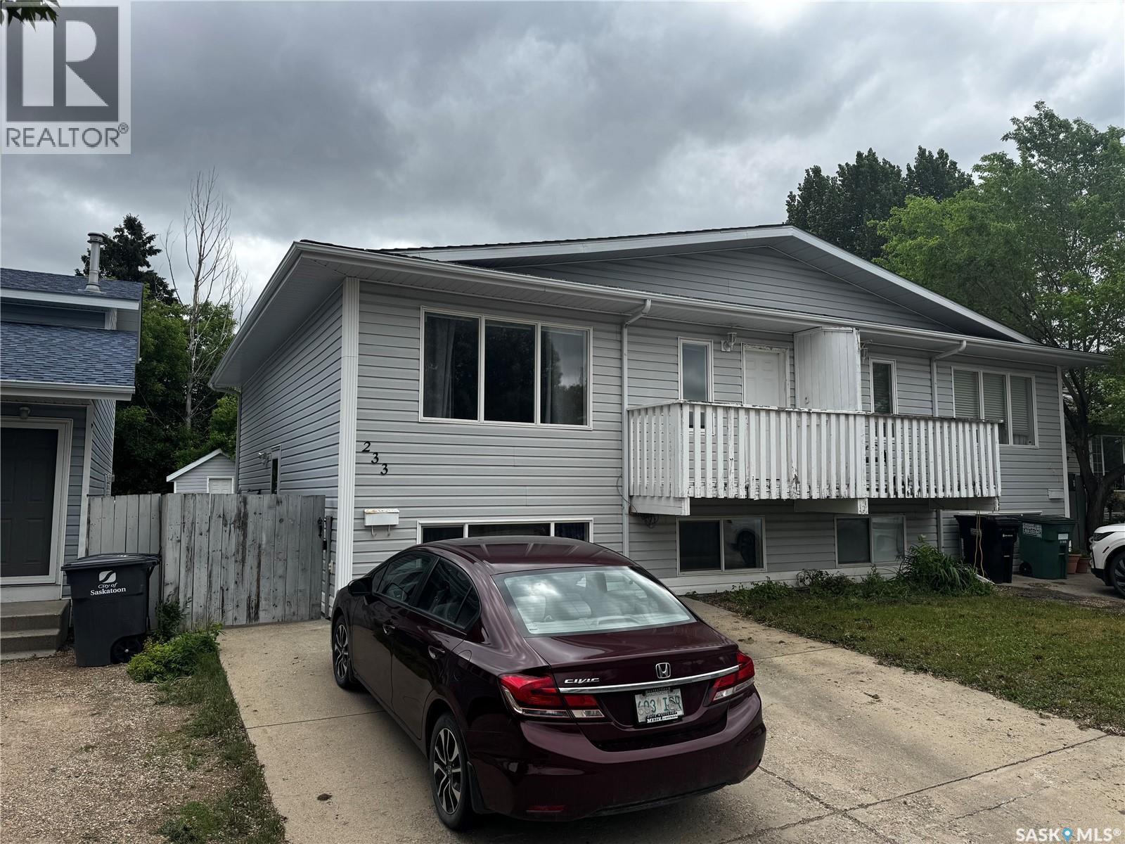 233 Lochrie Crescent, Saskatoon, SK