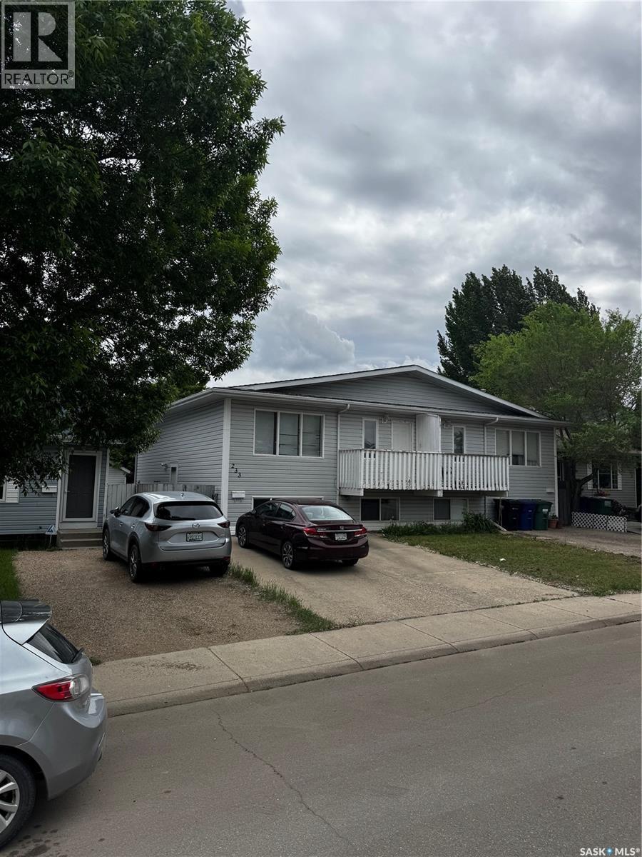 233 Lochrie Crescent, Saskatoon, SK