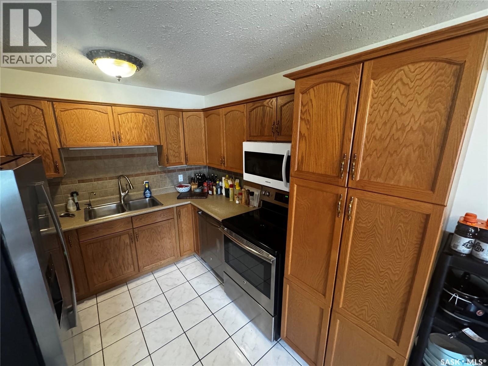 233 Lochrie Crescent, Saskatoon, SK