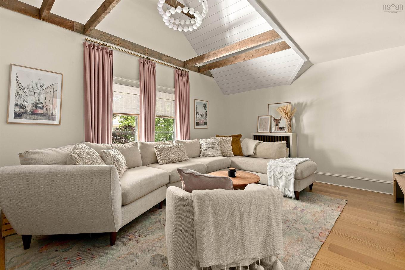 1630 Vernon Street, Halifax, NS - Indoor Photo Showing Living Room