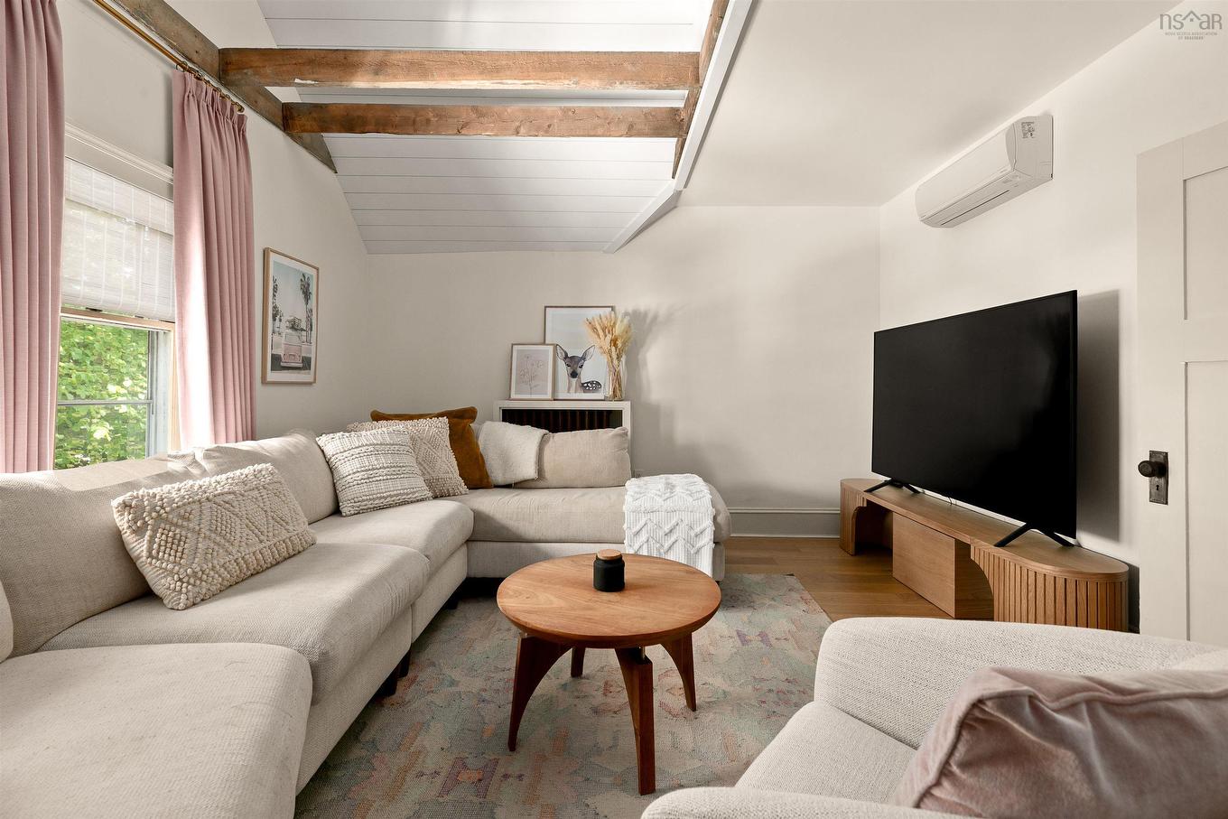 1630 Vernon Street, Halifax, NS - Indoor Photo Showing Living Room