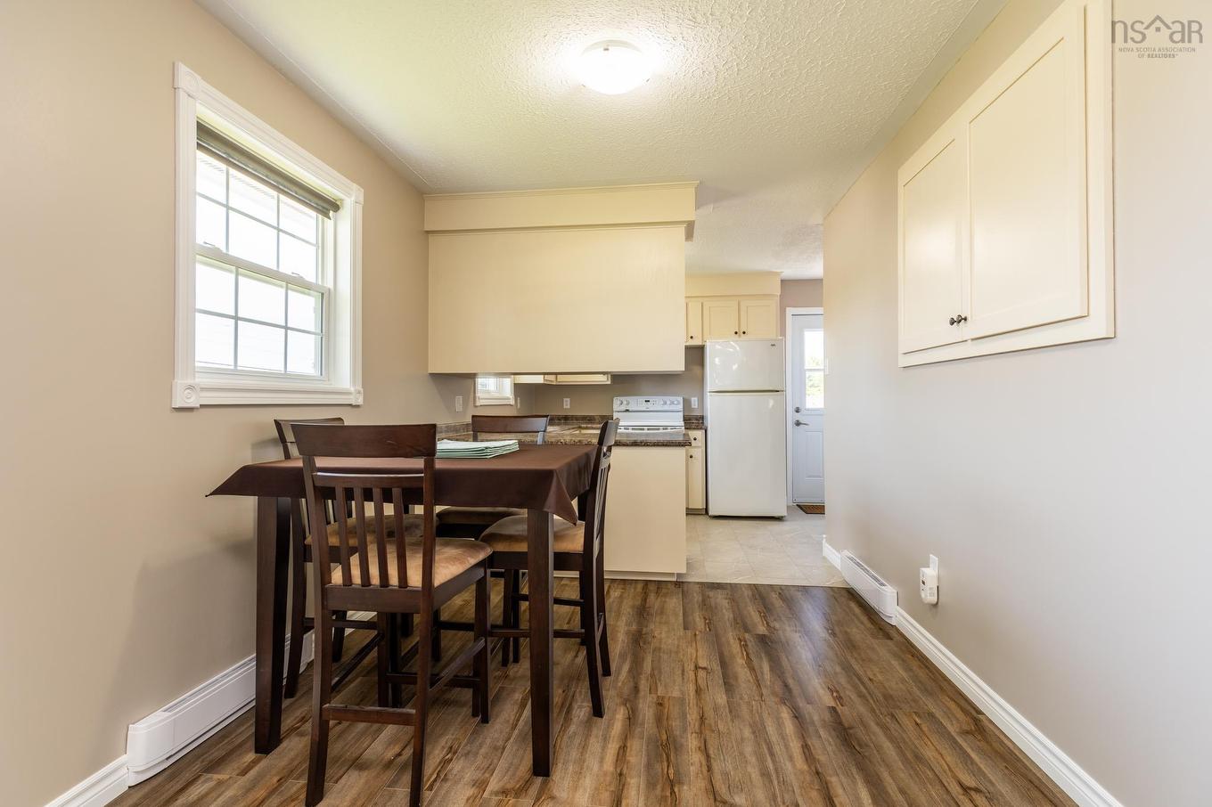 38 Hibernia Street, Yarmouth, NS - Indoor Photo Showing Dining Room