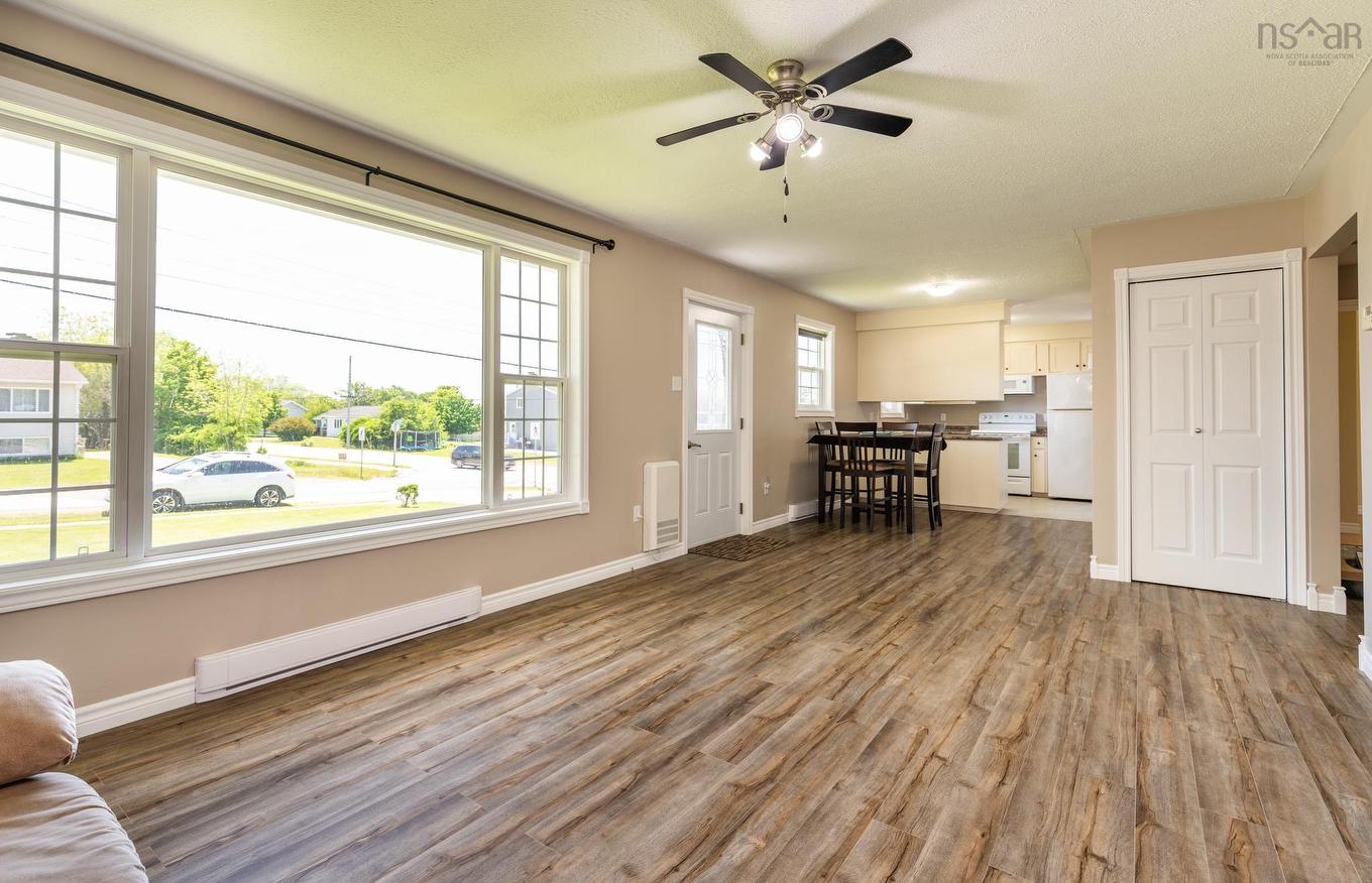 38 Hibernia Street, Yarmouth, NS - Indoor