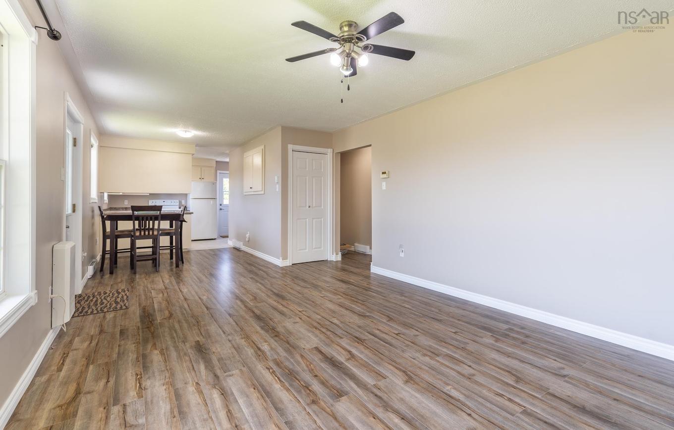 38 Hibernia Street, Yarmouth, NS - Indoor