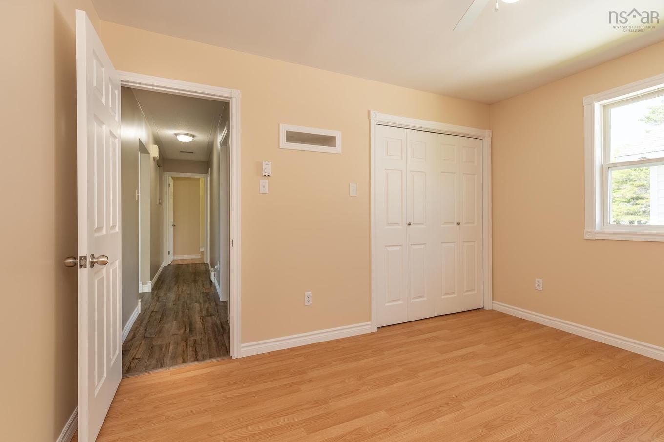 38 Hibernia Street, Yarmouth, NS - Indoor Photo Showing Other Room