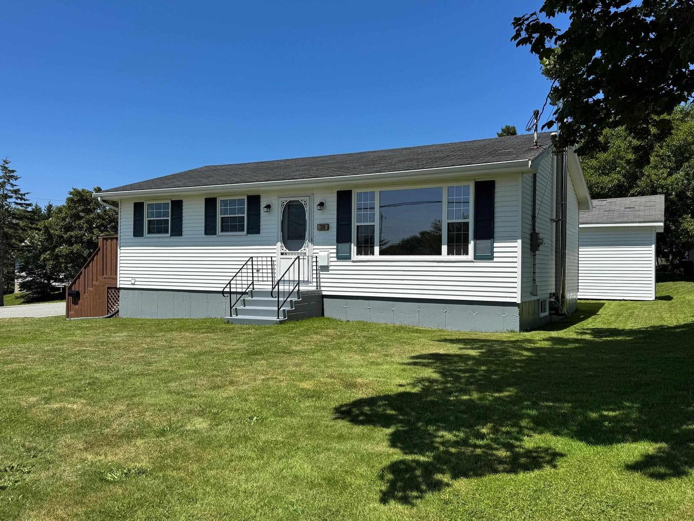 38 Hibernia Street, Yarmouth, NS - Outdoor